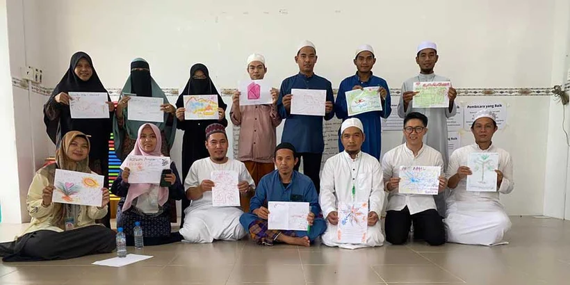 Ruang untuk Perdamaian: Dasar AVP-CCJP (Menciptakan Budaya, Keadilan, dan Perdamaian) untuk para guru sekolah Islam Cham di Vietnam.