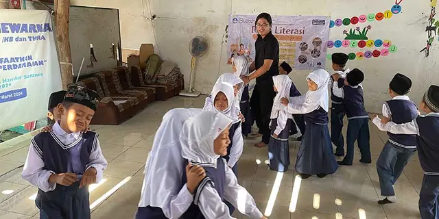 Creating new habits in the school environment at MI Miftahul Huda in Tondomulyo Community