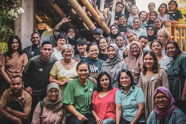 Weaving the Fabric of Peace Through Acceptance