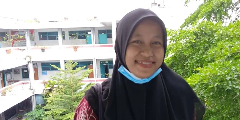 1 Nurwahida self portrait - taken by Ida