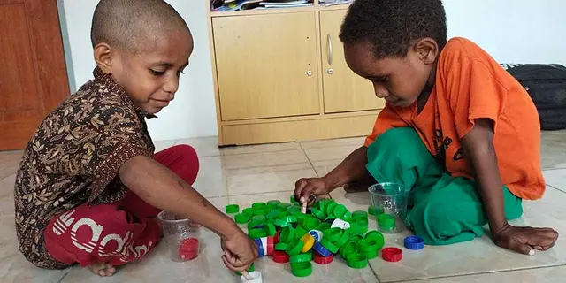 Play while studying Papua Peace Library