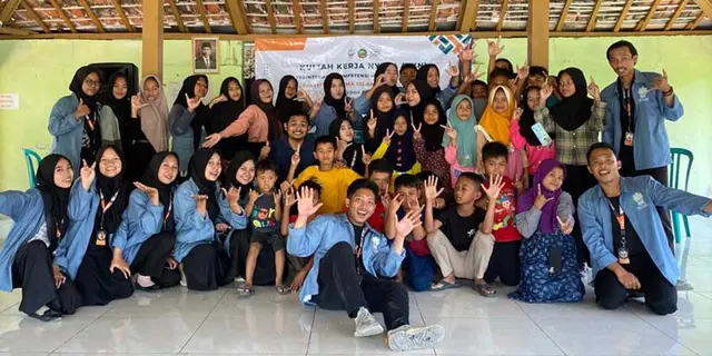 Community Assistance using the Power of Goodness method with University IAIN KKN (Real Work Lecture) Students, Kudus.