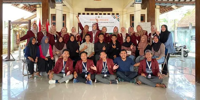 Community Assistance using the Power of Goodness method with University IAIN KKN (Real Work Lecture) Students, Kudus.