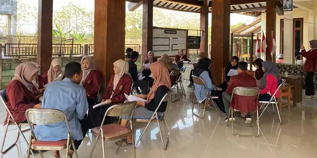 Community Assistance using the Power of Goodness method with University IAIN KKN (Real Work Lecture) Students, Kudus.