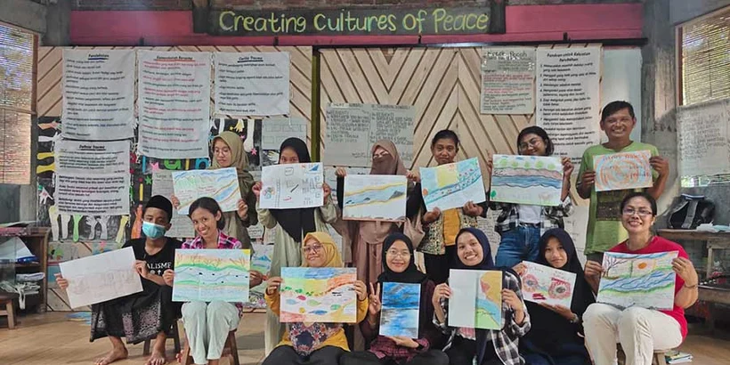 From left (sit down) Adi,Ayu, Tika, Rahma, Salsa,Toya,Nanik.Behind:Kiany,Dhea,Ainun,Ngatini,Onik, Petrus