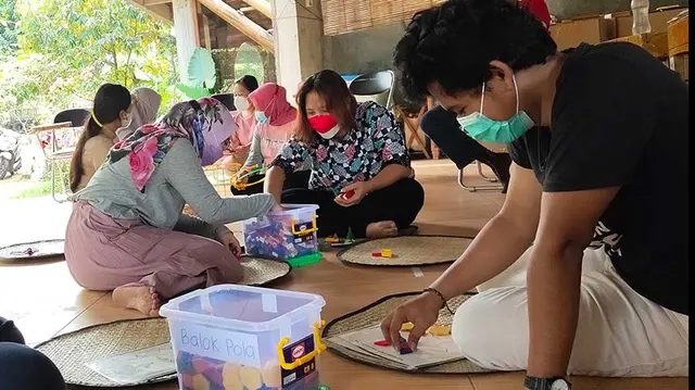 Agreements to Practice Peace: Parent Education at Joglo Preschool