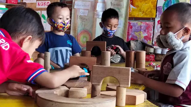 Unit Blocks: Play Equipment Produced by Peace Place