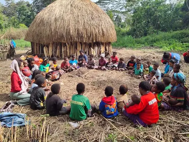 The Blanket Game: Children Get To Know Each Other in the Nduga Armed Conflict