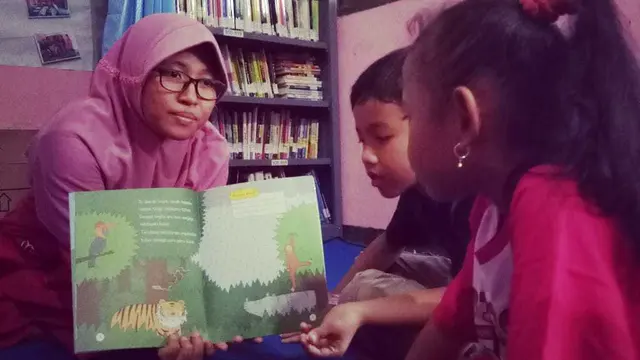 Building Friendship: Muslim and Christian Children Come Together at the “Damai” Library