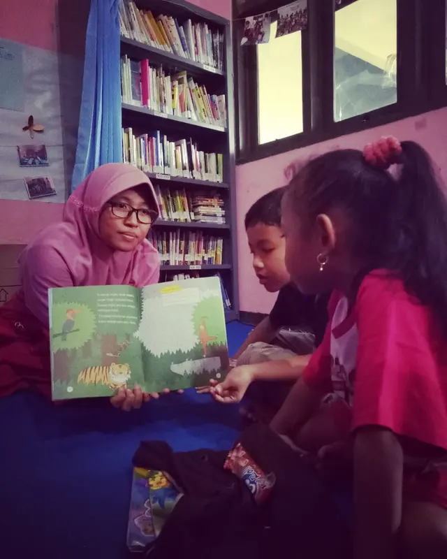 Building Friendship: Muslim and Christian Children Come Together at the “Damai” Library