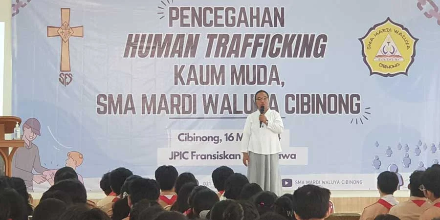Socialitation of Human Traficking with the High School Students