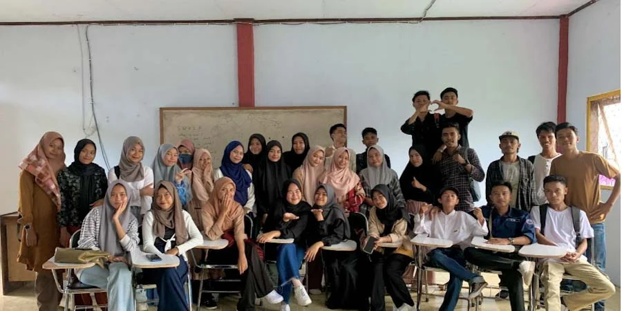Picture together with students college after the class