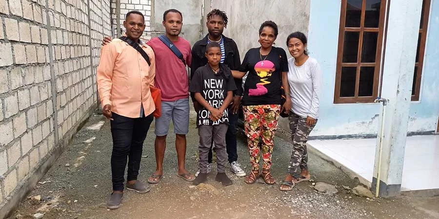 From left : Patianus (orange shirt), Sint (red shirt), next to Sint, the small boy's brother and the small boy in front, next, the small boy's mother, and Selly. Patianus and Sint helped get the small boy out from war area of Yahukimo, to go to school in Jayapura
