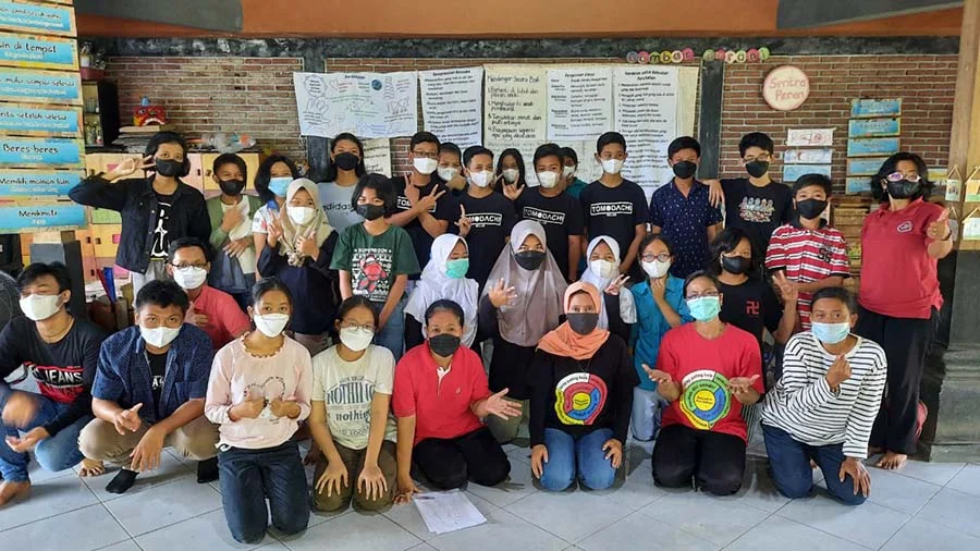 Interfaith Peace and Justice for Christian and Muslim teenagers: making friends and feeling comfortable with religious differences