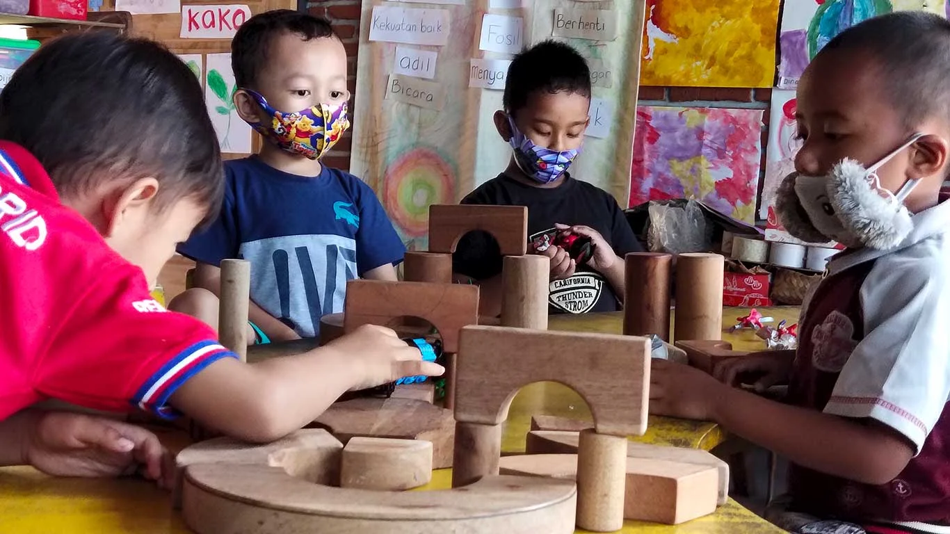 Unit Blocks: Play Equipment Produced by Peace Place