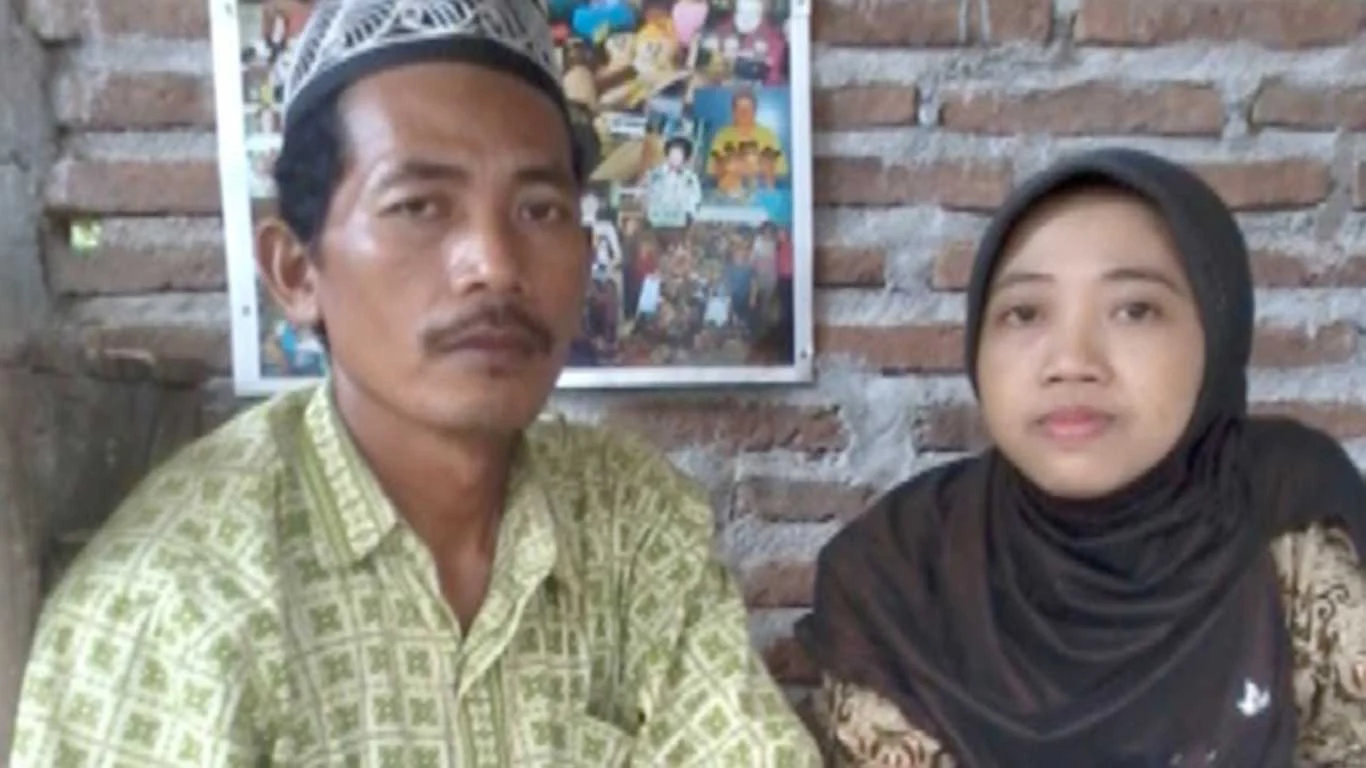 Zumrotun and Sunadi, Tondomulyo, Indonesia